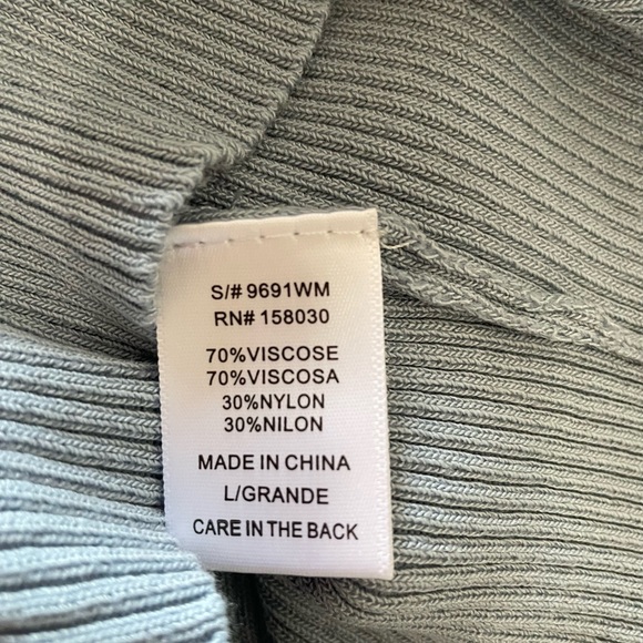 Love Tree Buttoned Crop - Picture 6 of 7